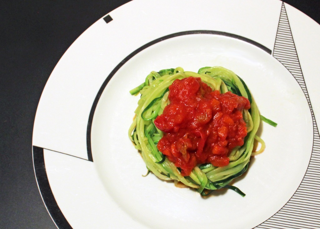 Spaghettis de courgettes sauce tomate – Zucchini spaghettis with tomato sauce