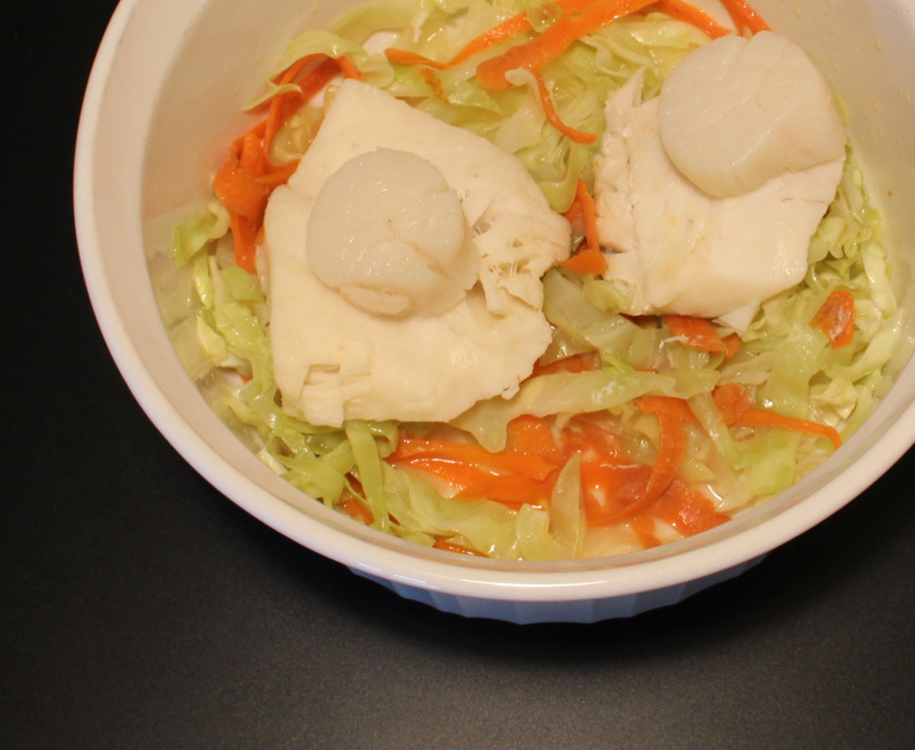 Cabillaud japonisant sur lit de chou et carottes – Japanese style cod fish on a bed of cabbage and carrots