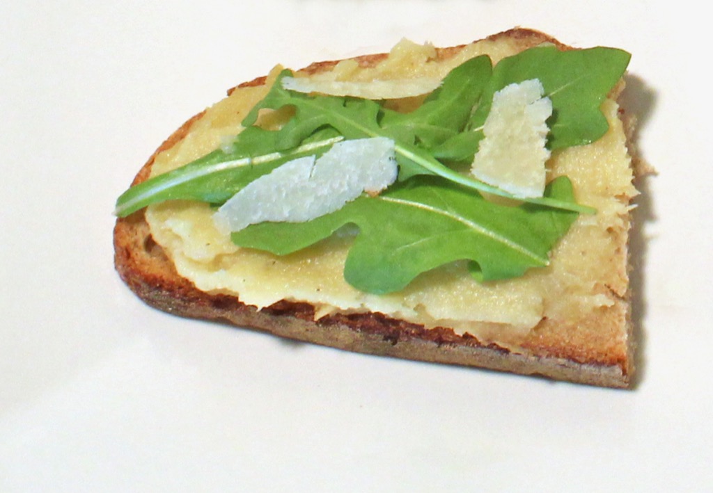 Tartines aillées à la purée de panais – Garlic toasts with mashed parsnips