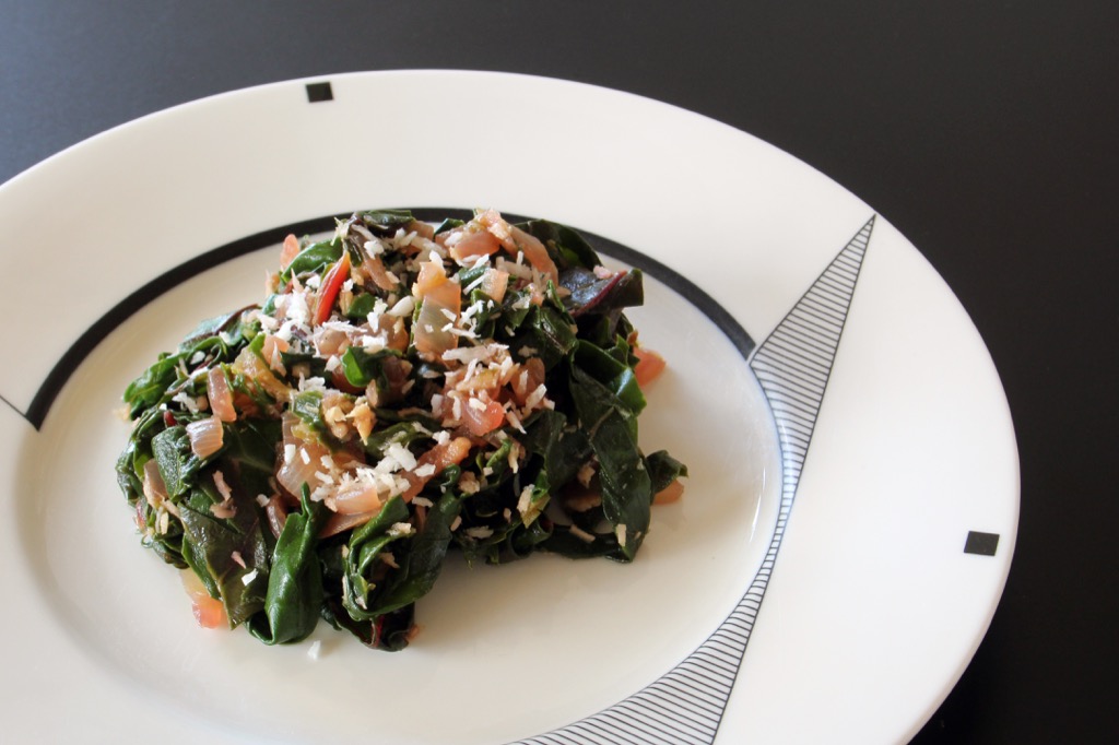 Blettes sautées parfumées à la noix de coco – Sautéed Chard leaves with grated coconut